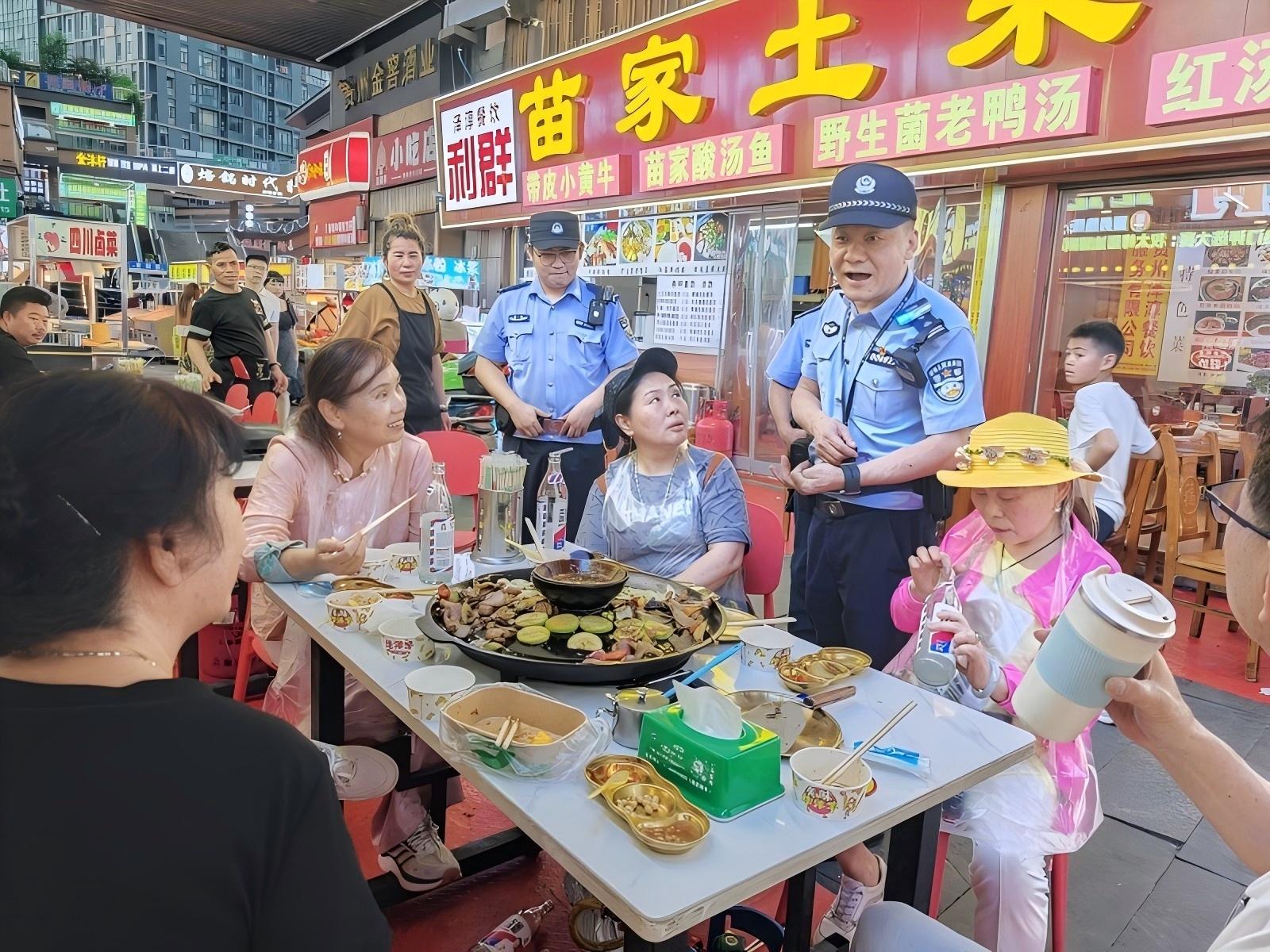貴陽觀山湖公安護(hù)航盛夏避暑季，以“巡查宣防”機(jī)制保障游客安全
